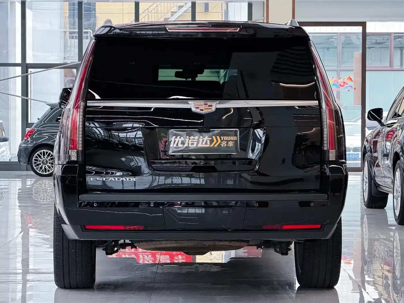 2017 Cadillac Escalade 6.2L ESV Platinum Edition Extended Wheelbase — миниатюра 4