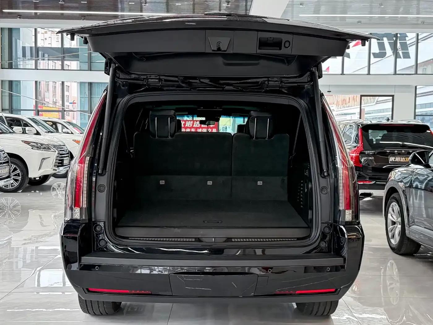 2017 Cadillac Escalade 6.2L ESV Platinum Edition Extended Wheelbase — миниатюра 6