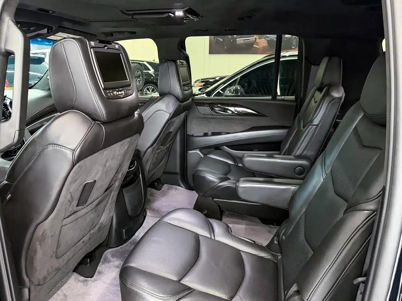 2017 Cadillac Escalade 6.2L ESV Platinum Edition Extended Wheelbase — миниатюра 10