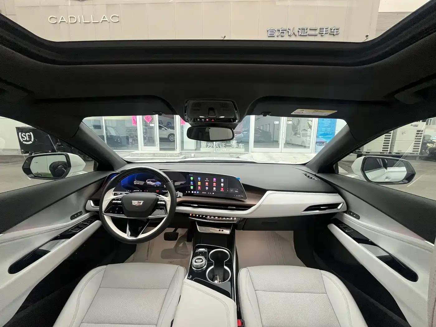 2023 Cadillac GT4 25T Luxury — миниатюра 18