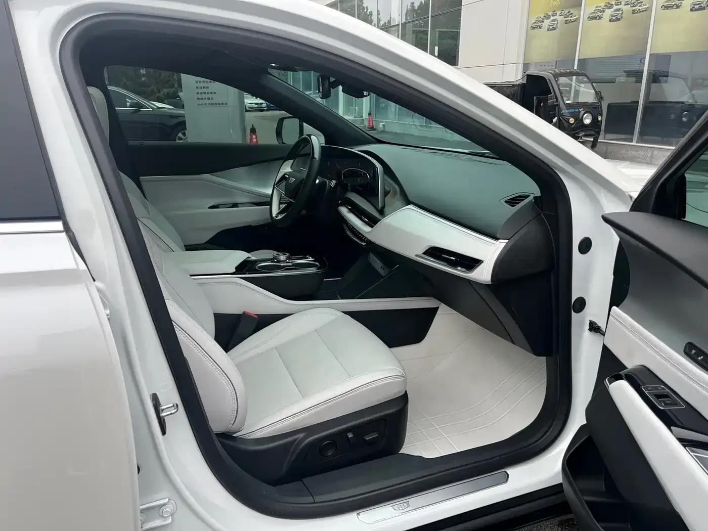 2023 Cadillac GT4 25T Luxury — миниатюра 19