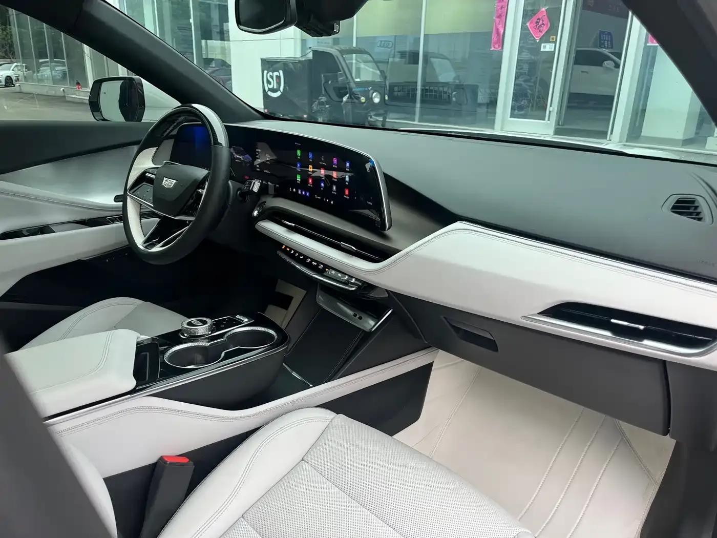 2023 Cadillac GT4 25T Luxury — миниатюра 20