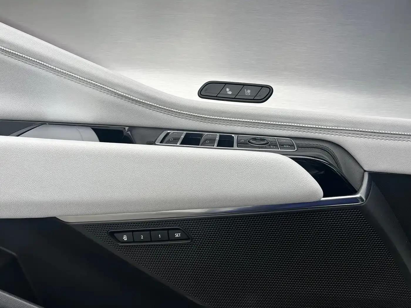 2023 Cadillac GT4 25T Luxury — миниатюра 6