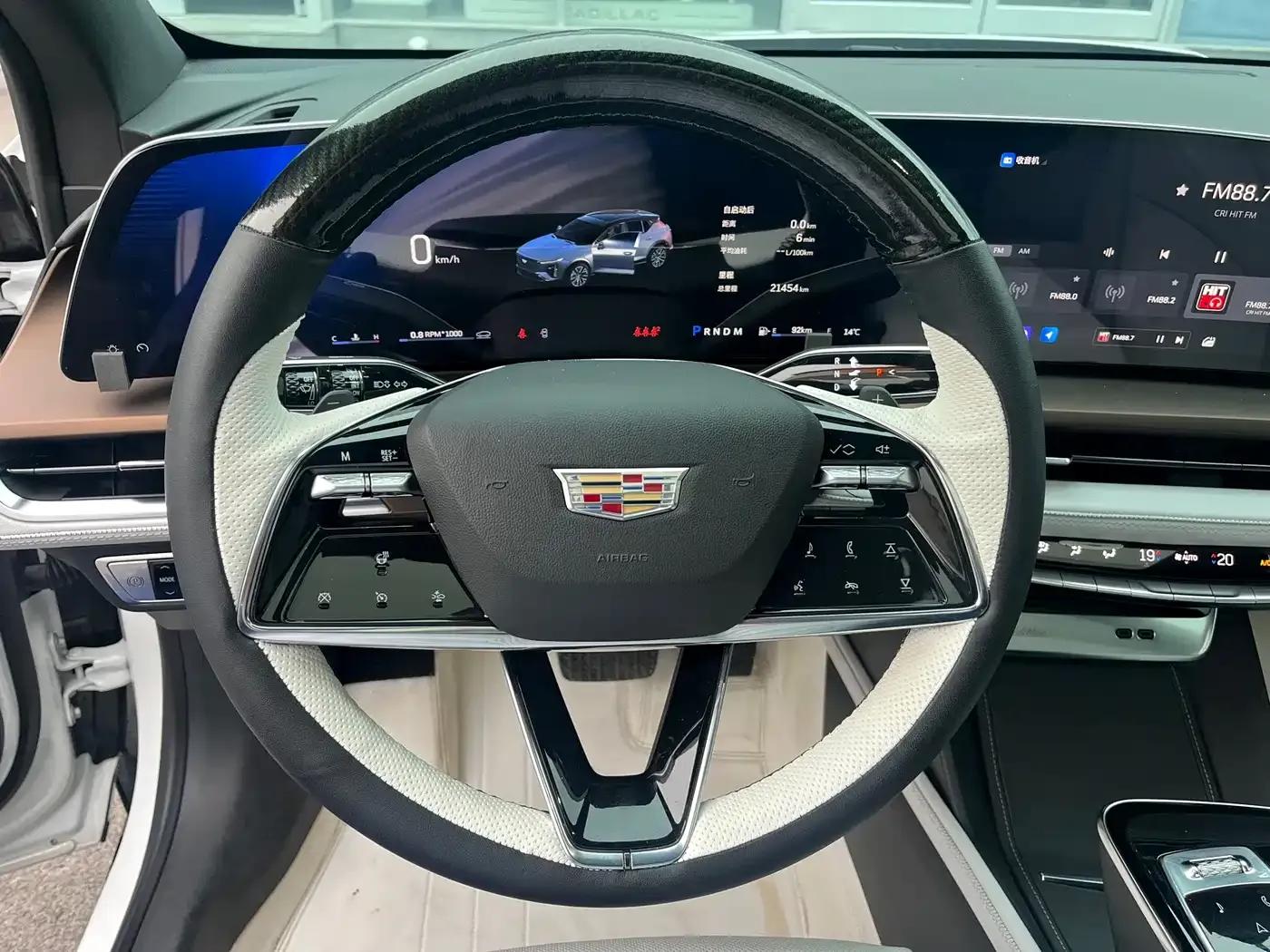 2023 Cadillac GT4 25T Luxury — миниатюра 7