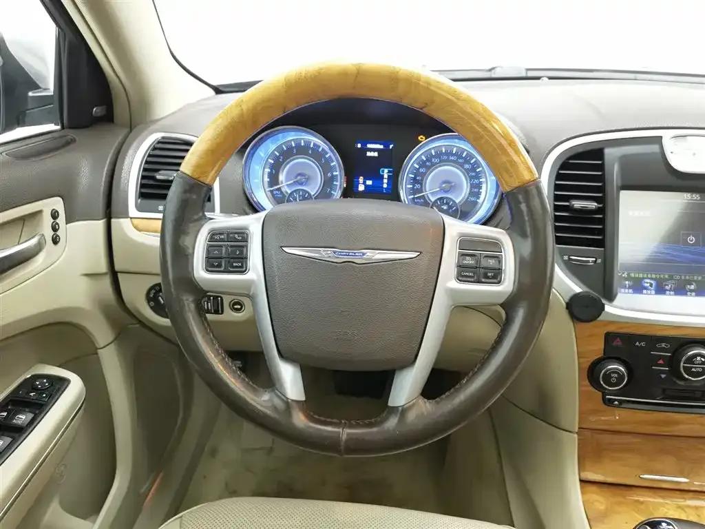 Chrysler 300C (Imported) 2013 3.6L Premium Edition — миниатюра 11