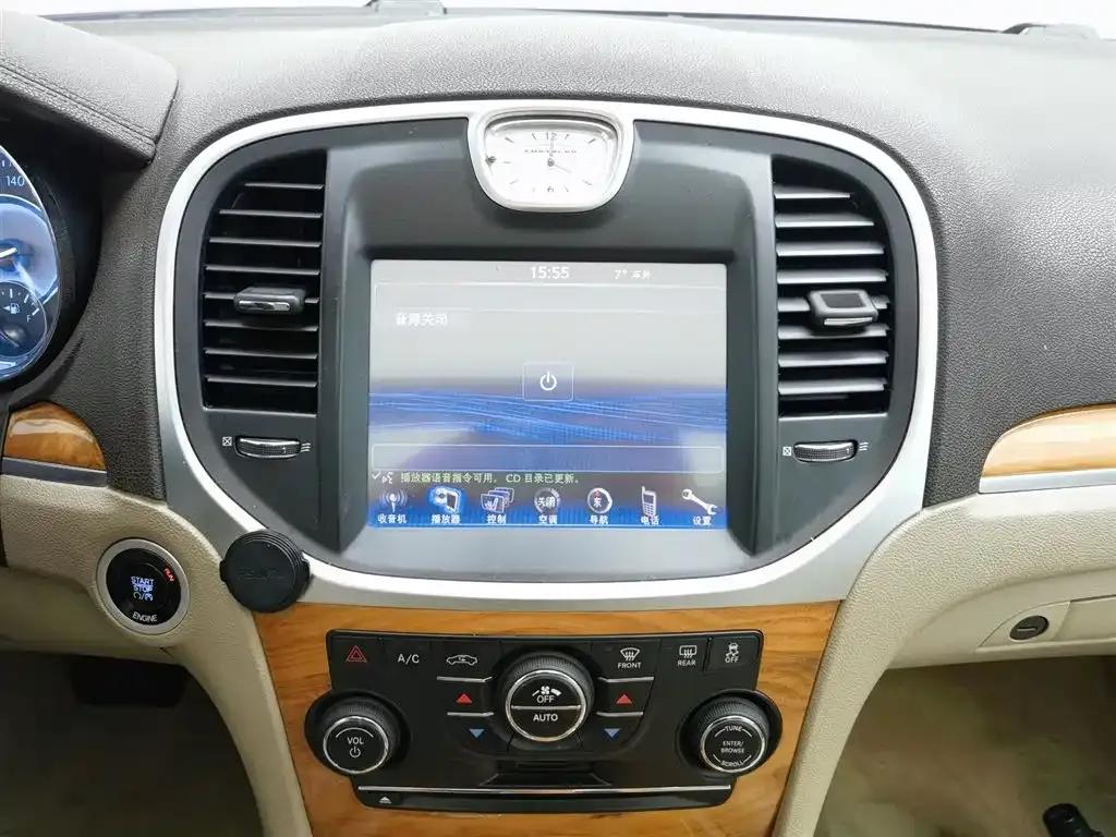 Chrysler 300C (Imported) 2013 3.6L Premium Edition — миниатюра 12