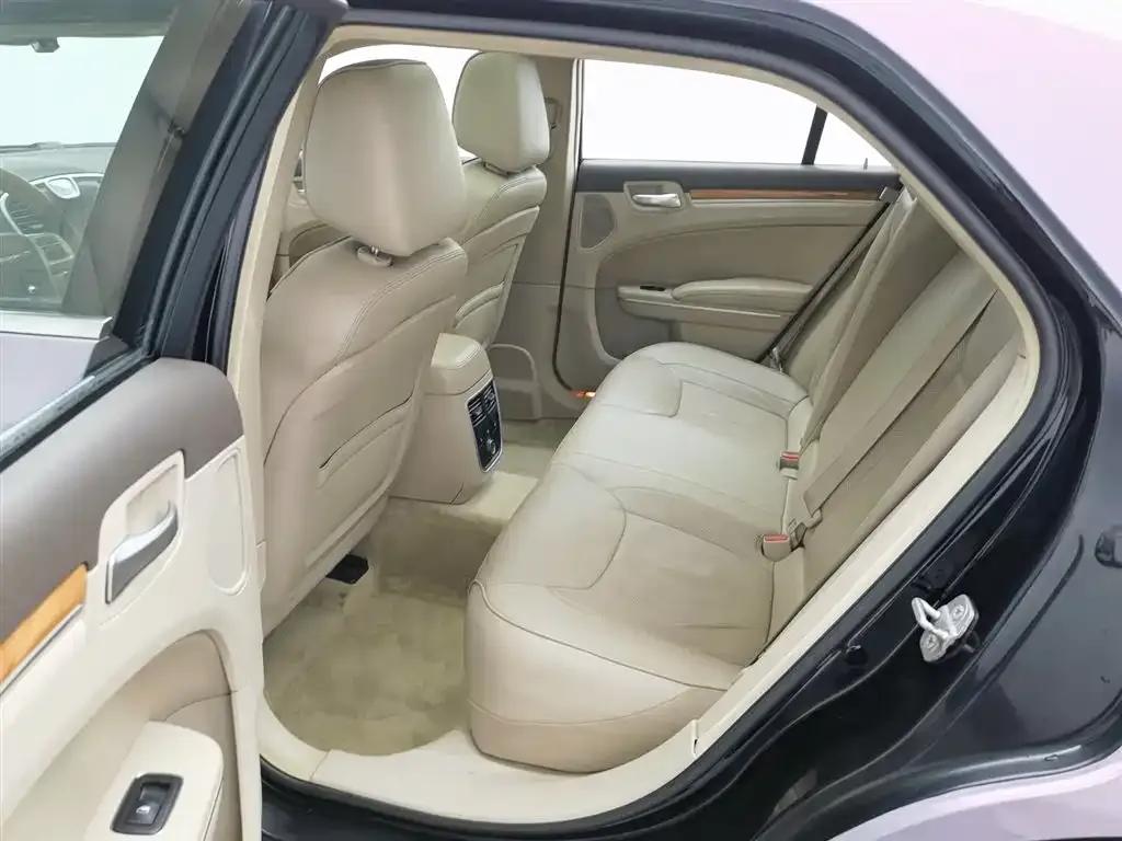 Chrysler 300C (Imported) 2013 3.6L Premium Edition — миниатюра 15