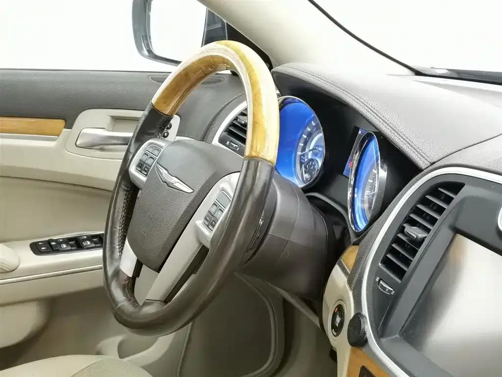 Chrysler 300C (Imported) 2013 3.6L Premium Edition — миниатюра 22