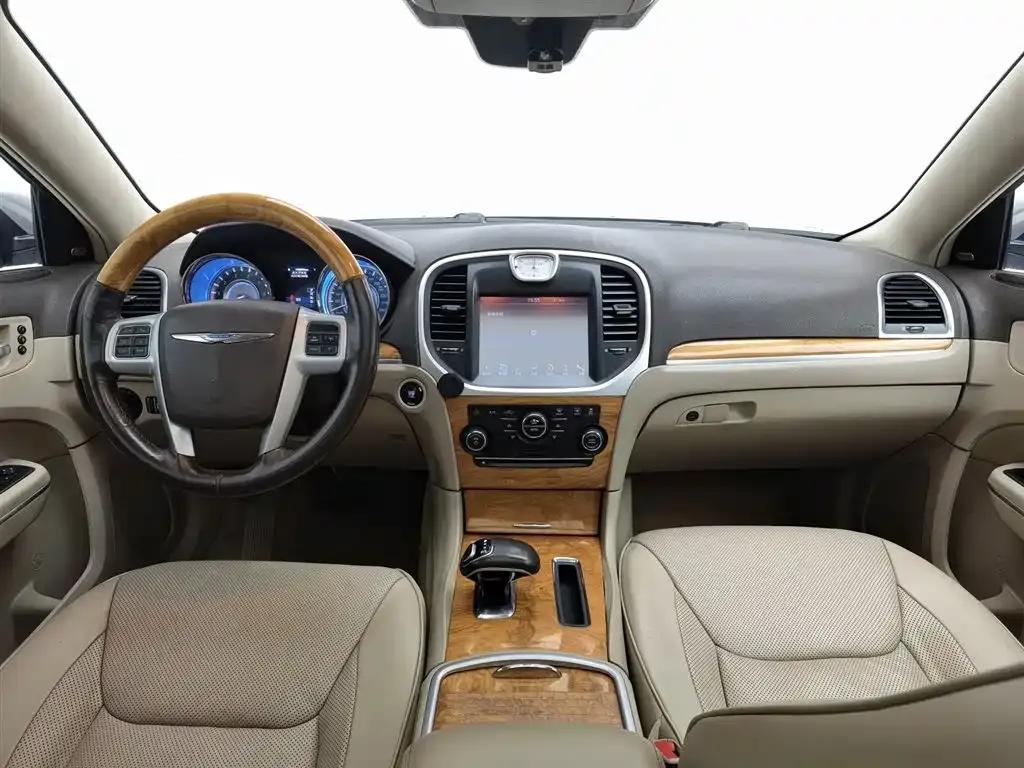 Chrysler 300C (Imported) 2013 3.6L Premium Edition — миниатюра 5