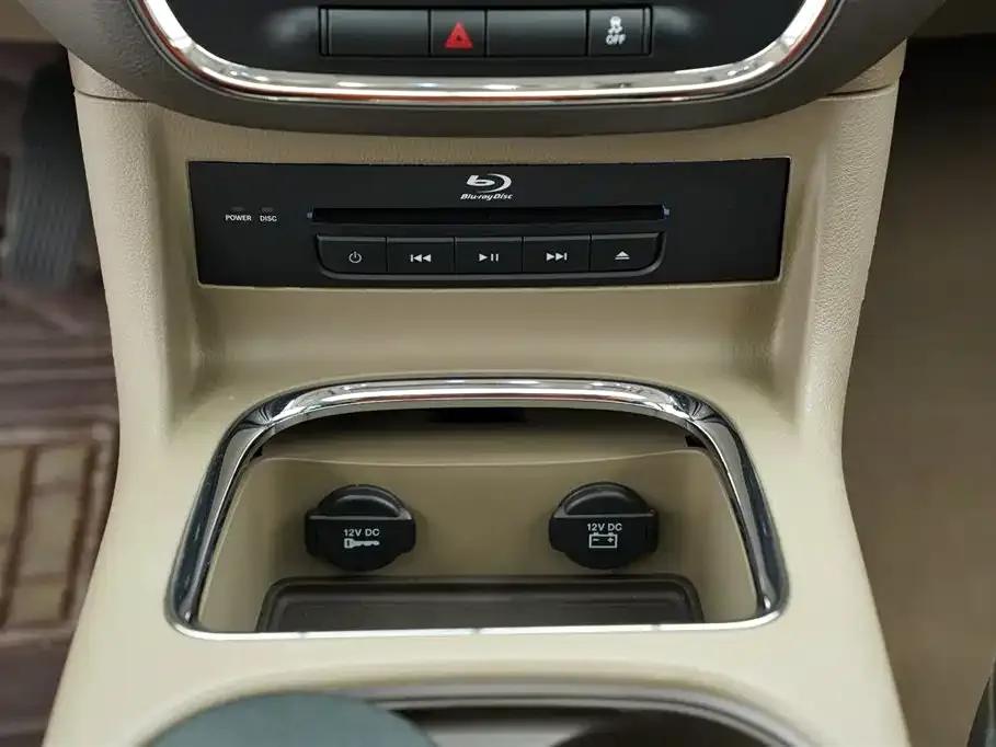 2013 Imported Grand Voyager 3.6L Luxury Edition — миниатюра 17