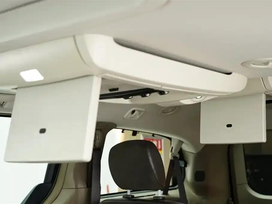 2013 Imported Grand Voyager 3.6L Luxury Edition — миниатюра 18