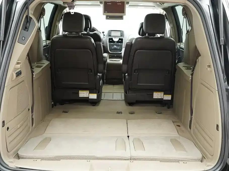 2013 Imported Grand Voyager 3.6L Luxury Edition — миниатюра 19