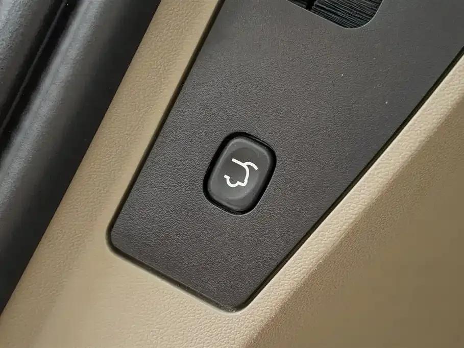 2013 Imported Grand Voyager 3.6L Luxury Edition — миниатюра 21