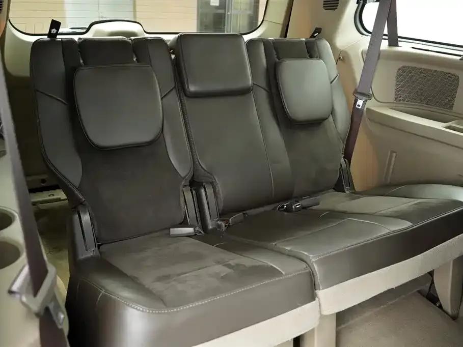 2013 Imported Grand Voyager 3.6L Luxury Edition — миниатюра 25