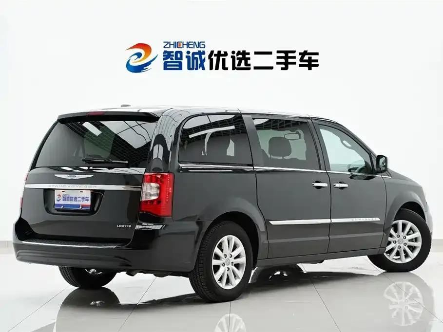 2013 Imported Grand Voyager 3.6L Luxury Edition — миниатюра 4