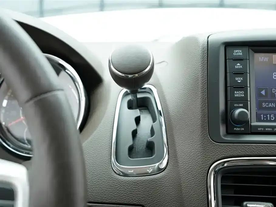 2013 Imported Grand Voyager 3.6L Luxury Edition — миниатюра 31
