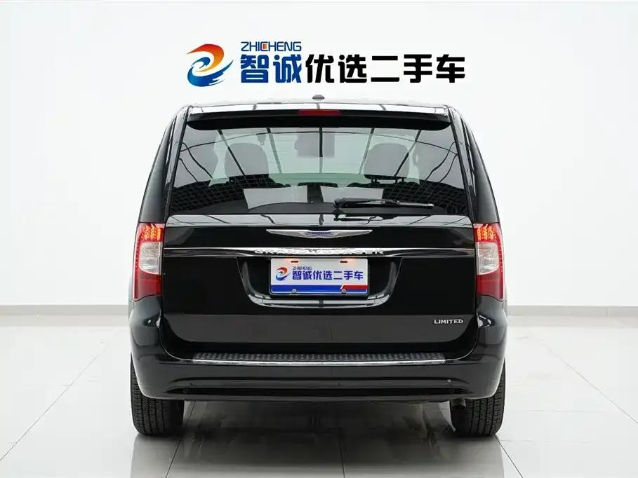 2013 Imported Grand Voyager 3.6L Luxury Edition — миниатюра 5