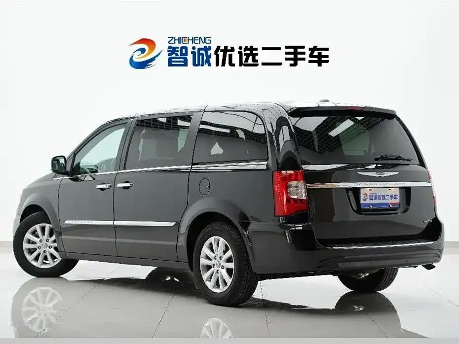 2013 Imported Grand Voyager 3.6L Luxury Edition — миниатюра 6