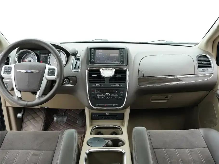 2013 Imported Grand Voyager 3.6L Luxury Edition — миниатюра 7