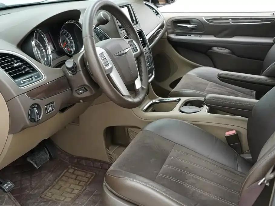 2013 Imported Grand Voyager 3.6L Luxury Edition — миниатюра 8