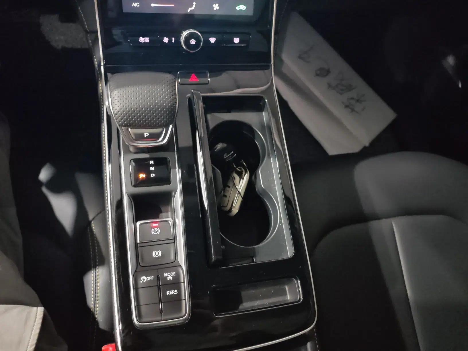 Roewe i6 MAX New Energy 2023 EV 420 Skyroof Special Edition — миниатюра 17