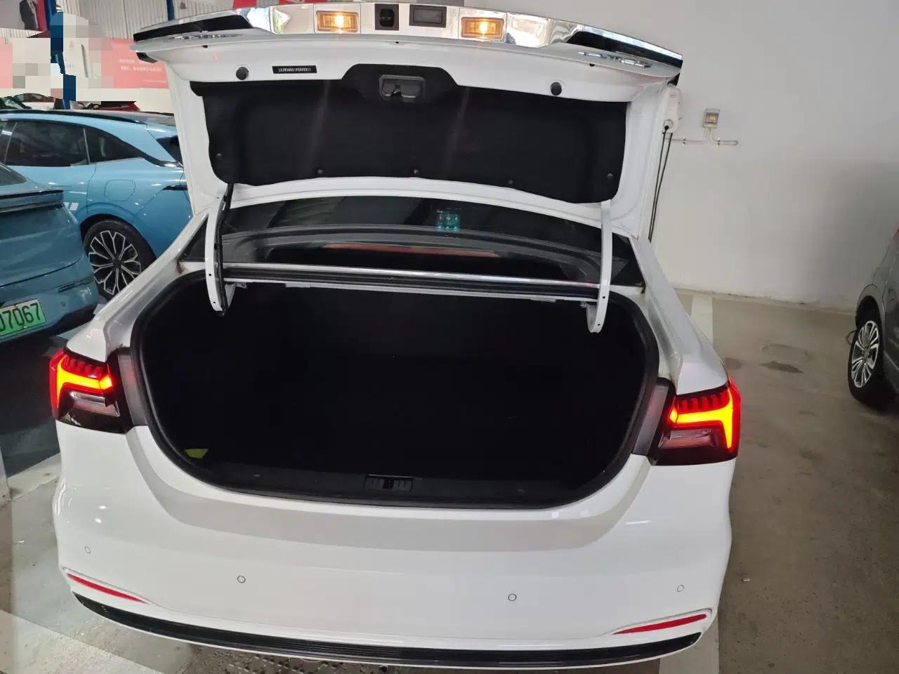 Roewe i6 MAX New Energy 2023 EV 420 Skyroof Special Edition — миниатюра 22