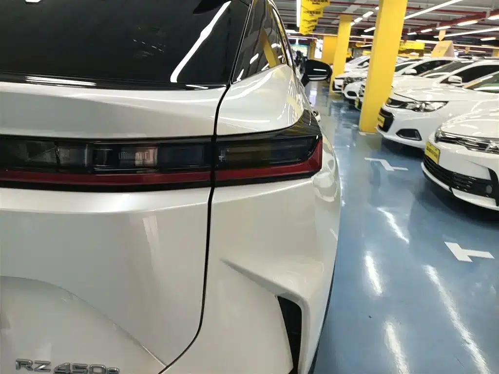 Lexus RZ 2023 450e AWD Luxury Edition — миниатюра 24