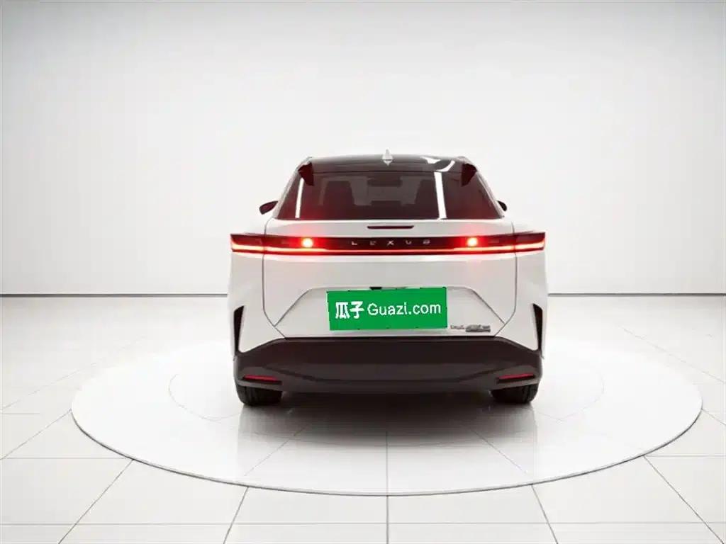 Lexus RZ 2023 450e AWD Luxury Edition — миниатюра 4