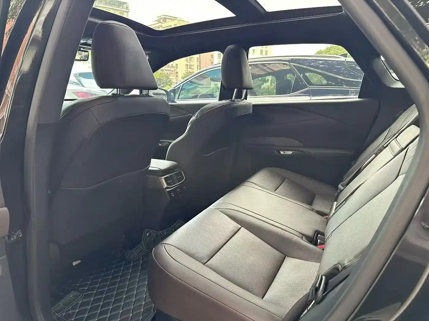 Lexus RX Hybrid 2025 450h+ AWD Enjoy Edition — миниатюра 6