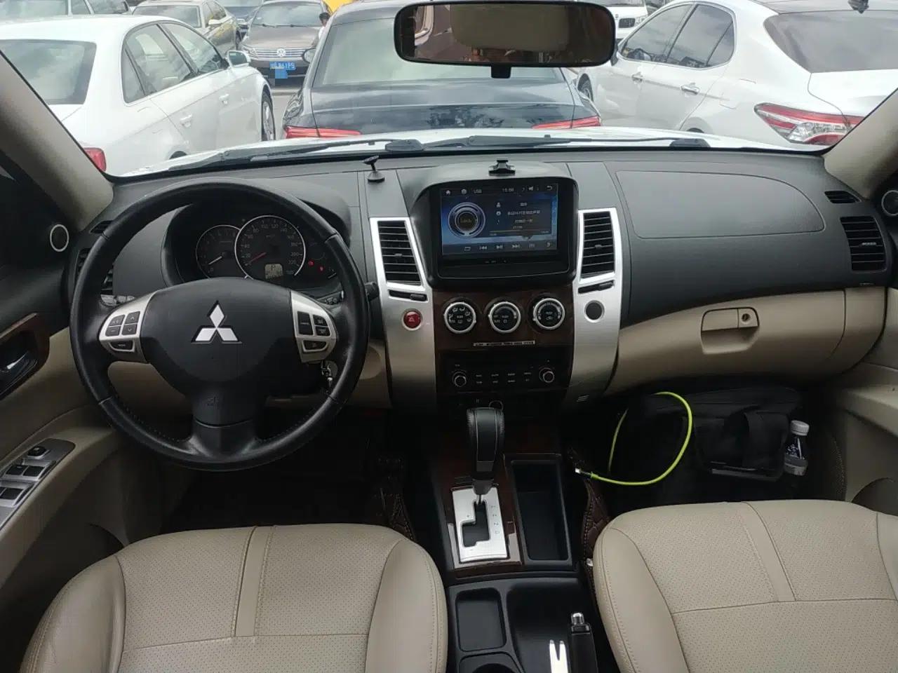Mitsubishi Pajero Sport 2013 3.0L Automatic Two-Wheel Drive Luxury Edition — миниатюра 13