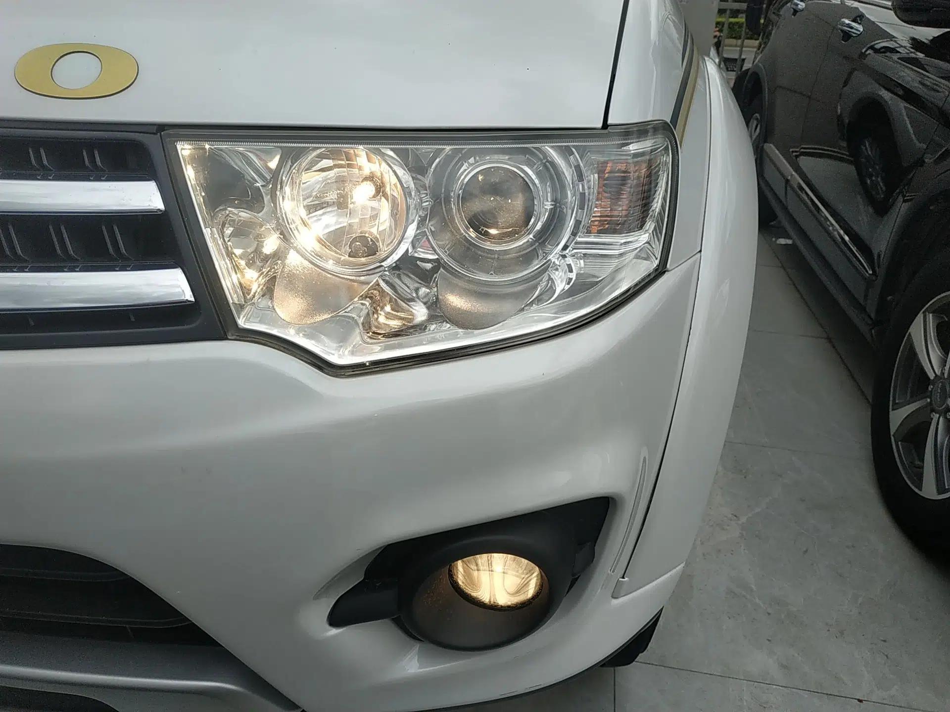 Mitsubishi Pajero Sport 2013 3.0L Automatic Two-Wheel Drive Luxury Edition — миниатюра 9