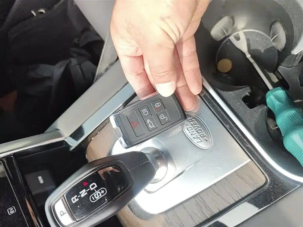 Discovery Sport New Energy 2022 Facelift P300e Plug-in Electric Hybrid — миниатюра 17