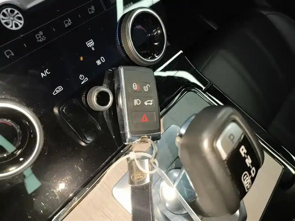Range Rover Evoque PHEV 2021 Model P300e Luxury Edition — миниатюра 11