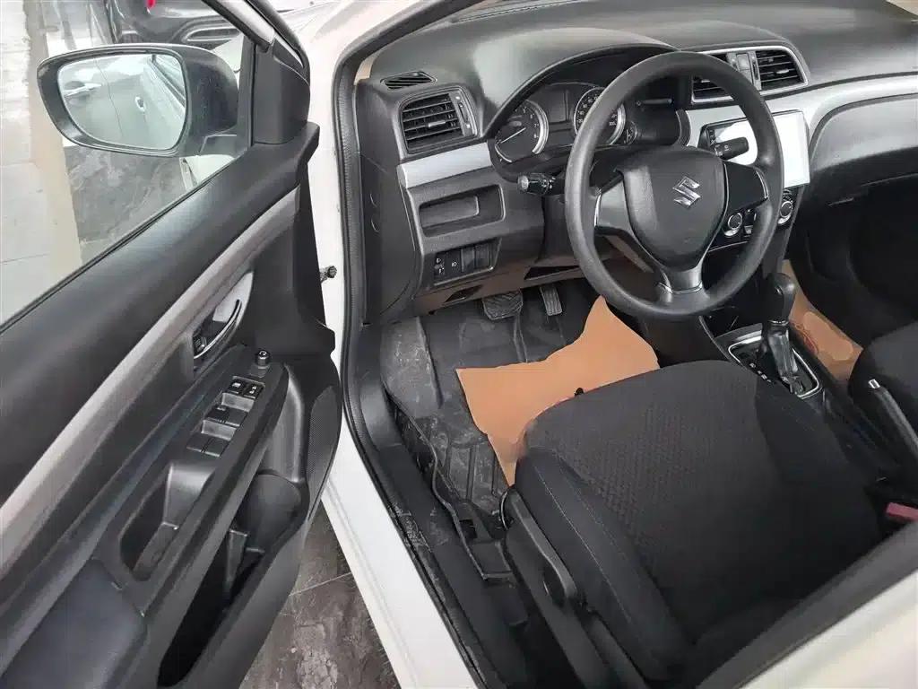 Ciaz 2015 1.6L Automatic Comfort Edition — миниатюра 13