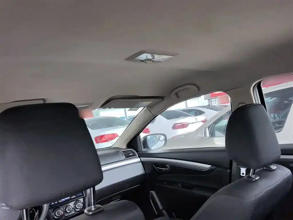 Ciaz 2015 1.6L Automatic Comfort Edition — миниатюра 15