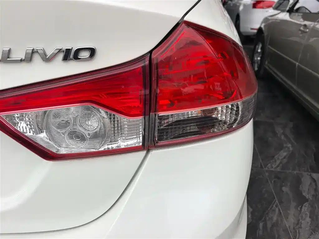 Ciaz 2015 1.6L Automatic Comfort Edition — миниатюра 24