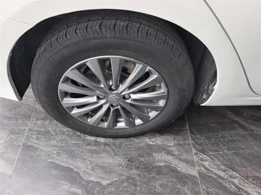 Ciaz 2015 1.6L Automatic Comfort Edition — миниатюра 26