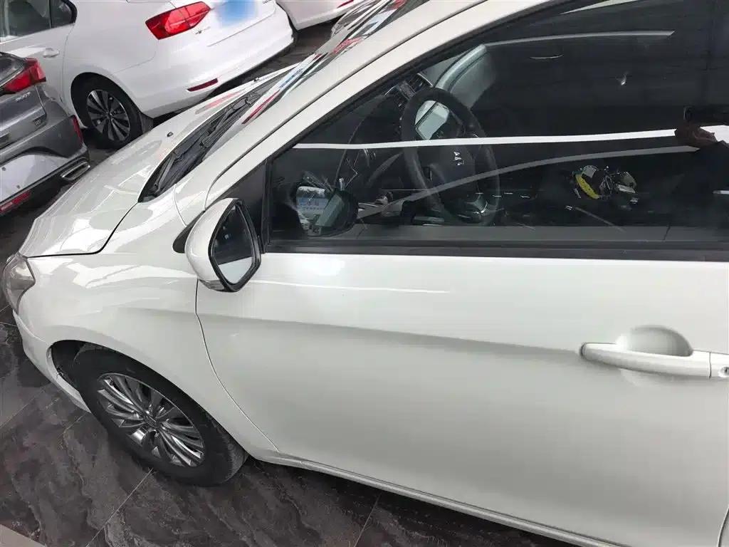 Ciaz 2015 1.6L Automatic Comfort Edition — миниатюра 4