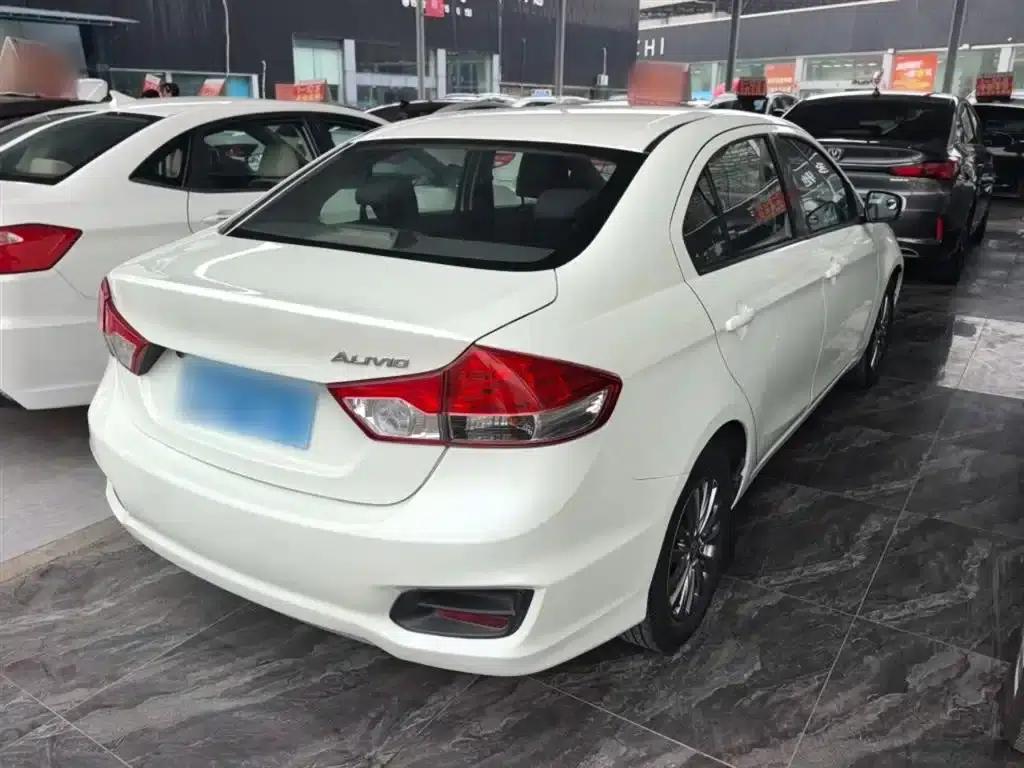 Ciaz 2015 1.6L Automatic Comfort Edition — миниатюра 6