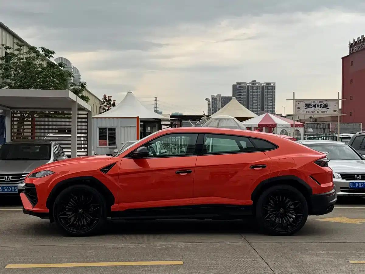2025 Urus SE 4.0T Standard Edition — миниатюра 3