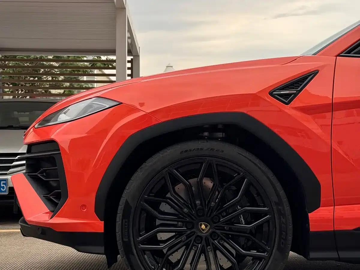 2025 Urus SE 4.0T Standard Edition — миниатюра 4