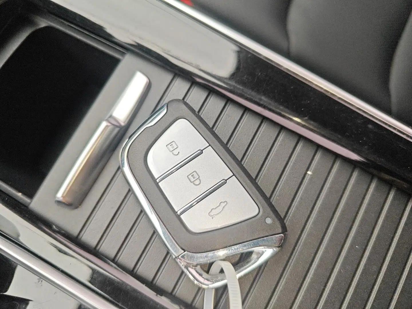 SOL X8 2021 300T DCT Luxury Smart Connect Edition 5 Seats — миниатюра 24