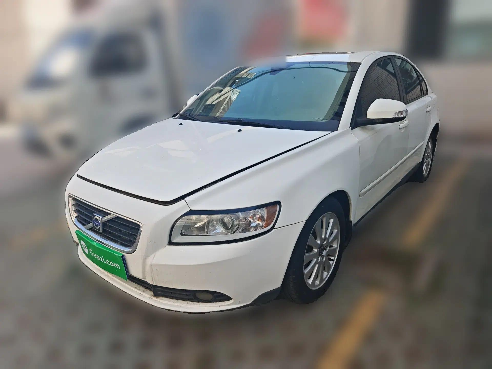 Volvo S40 2009 2.0L Automatic ZhiShang Edition — миниатюра 1