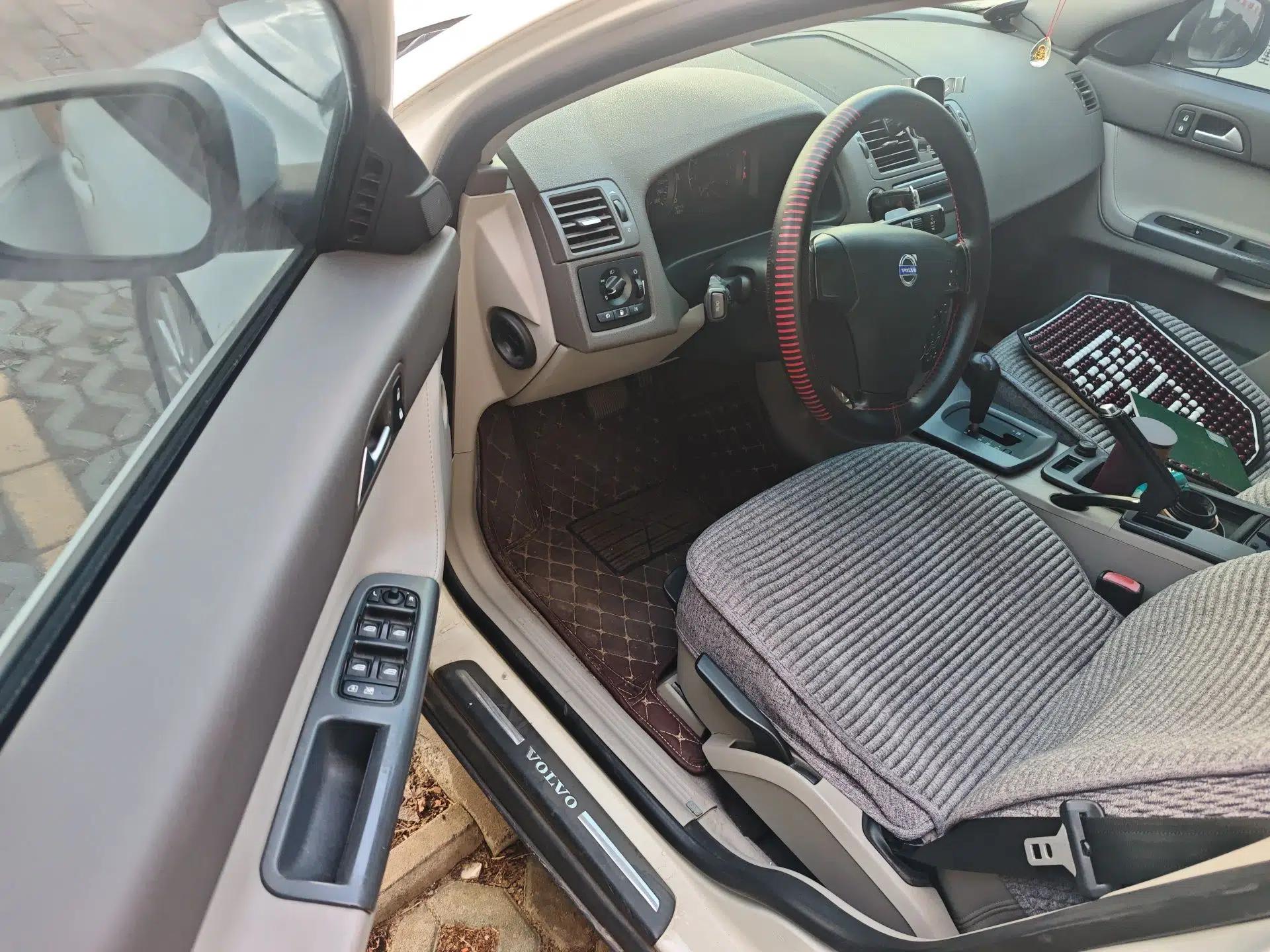 Volvo S40 2009 2.0L Automatic ZhiShang Edition — миниатюра 17
