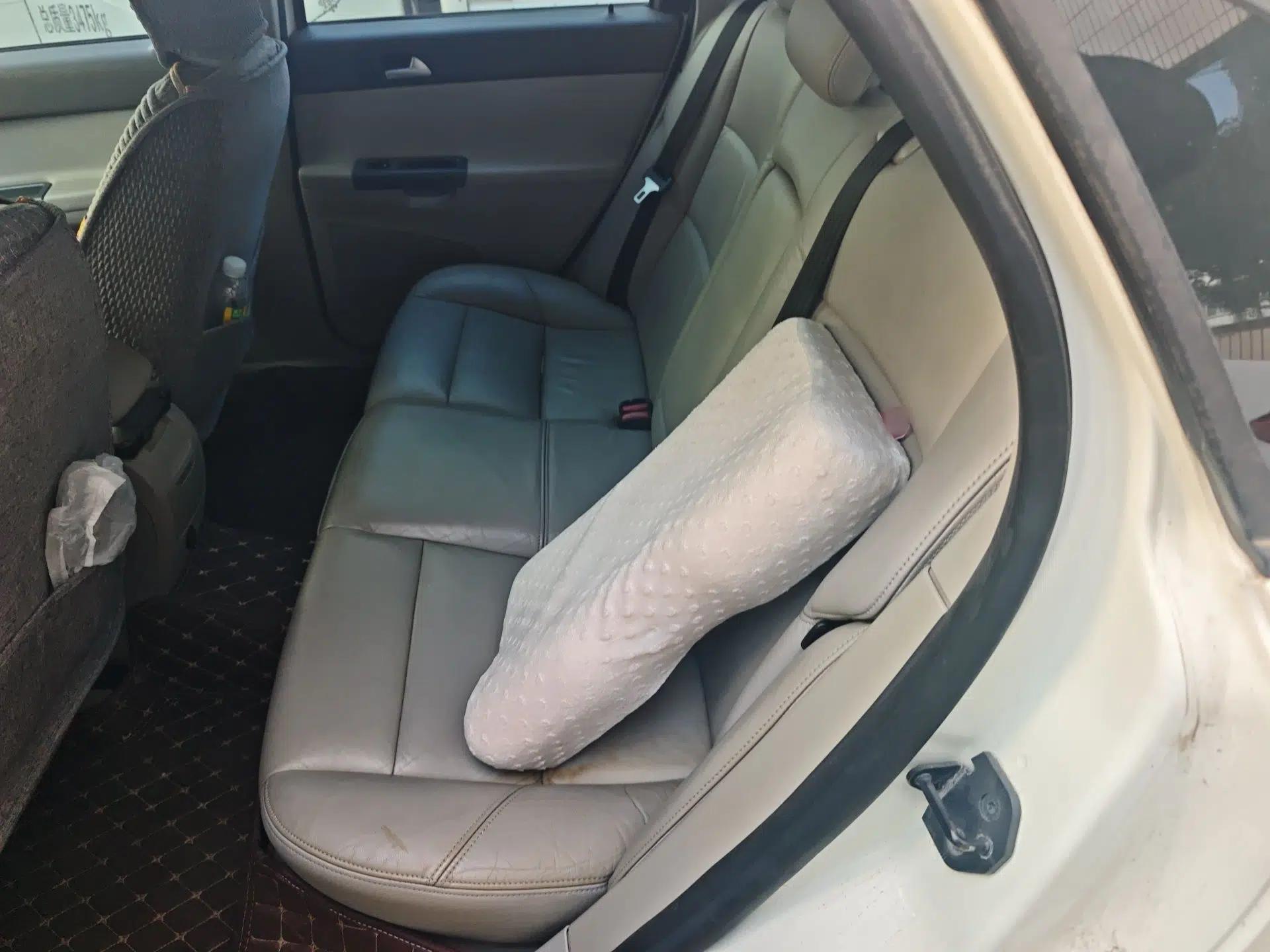 Volvo S40 2009 2.0L Automatic ZhiShang Edition — миниатюра 18