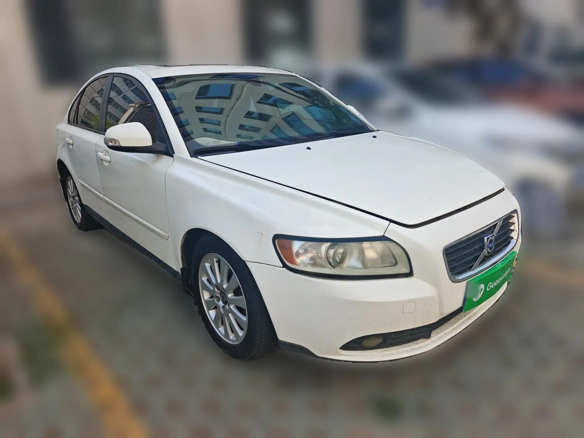 Volvo S40 2009 2.0L Automatic ZhiShang Edition — миниатюра 3