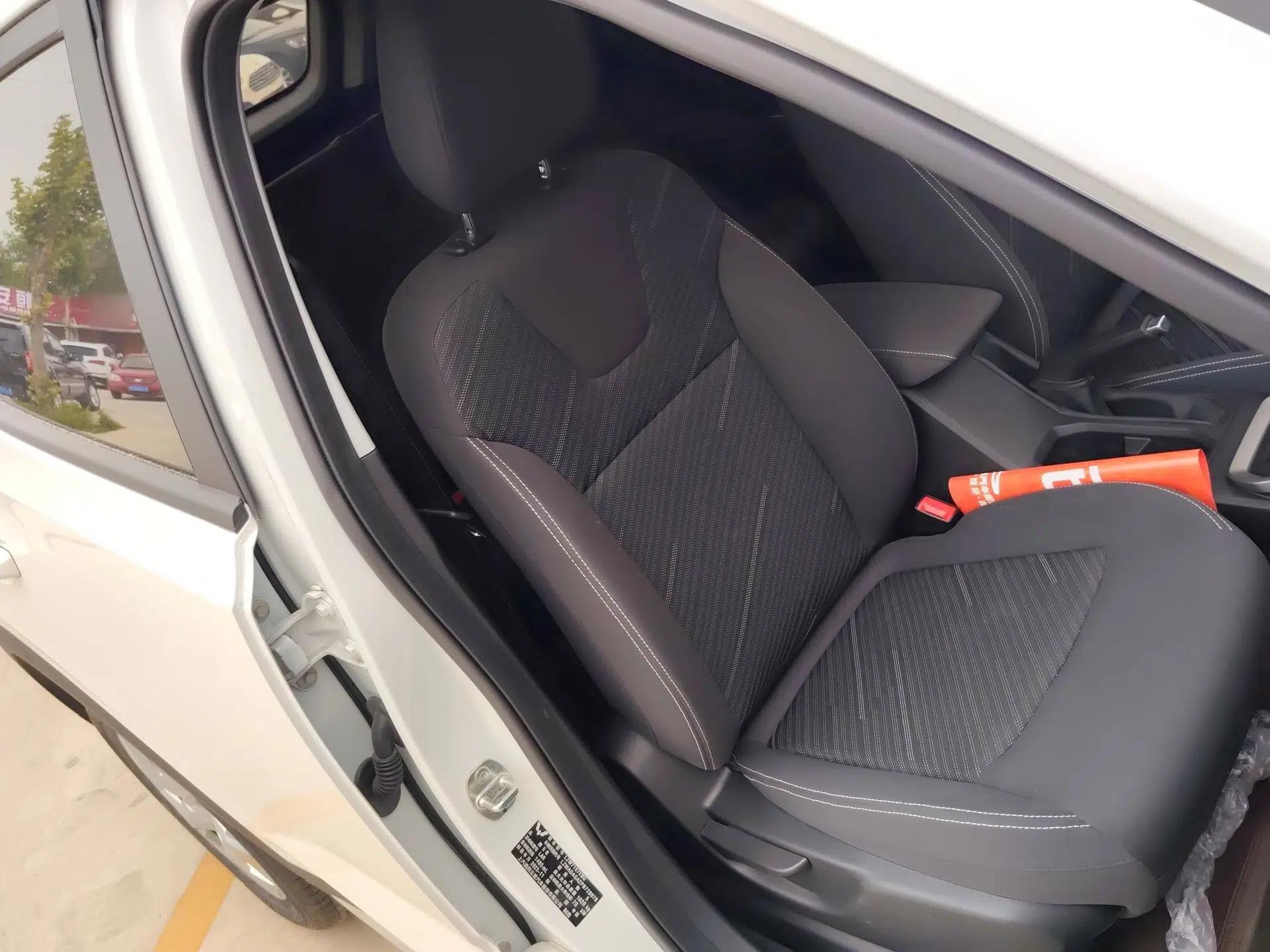 Wuling Alvez 2022 1.5L Manual Free-Style Model — миниатюра 23