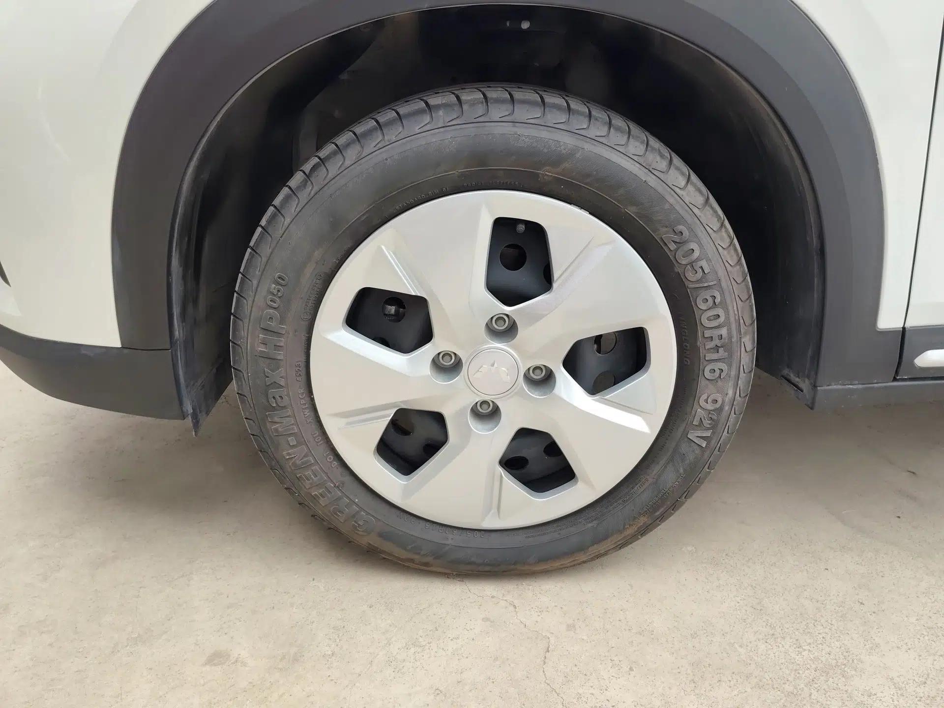 Wuling Alvez 2022 1.5L Manual Free-Style Model — миниатюра 8