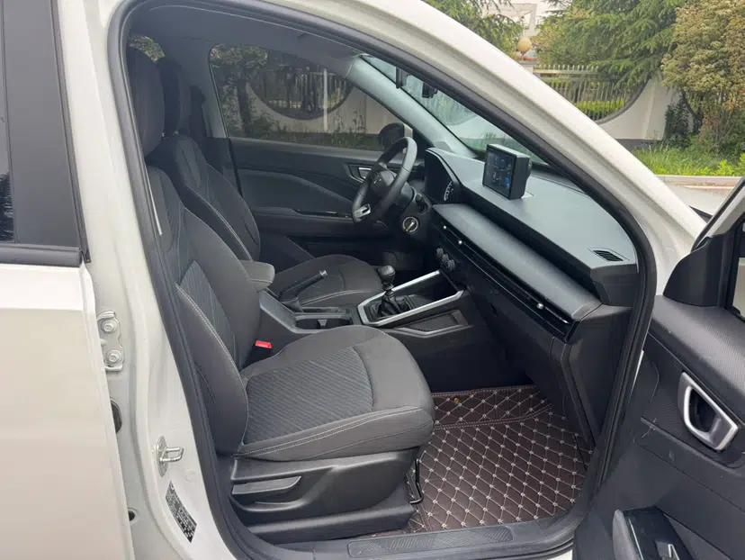 Wuling Alvez 2022 1.5L Manual Free-Style Model — миниатюра 12