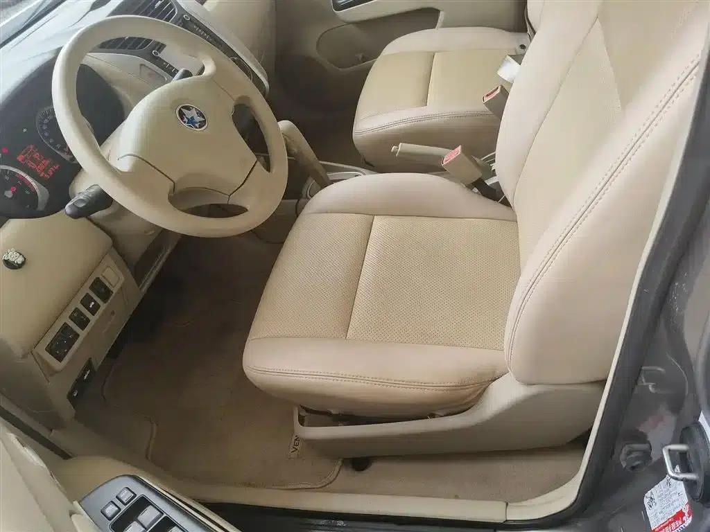 Venucia D50 2013 1.6L Automatic Fashion Edition — миниатюра 11